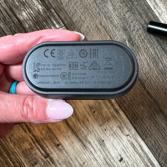 Skullcandy bluetooth wireless head phones. - Picture 3 of 5